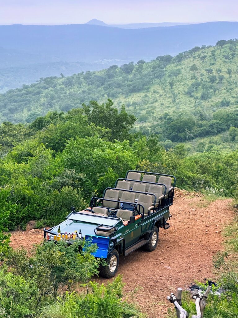 Jeep Thanda Safari Lodge