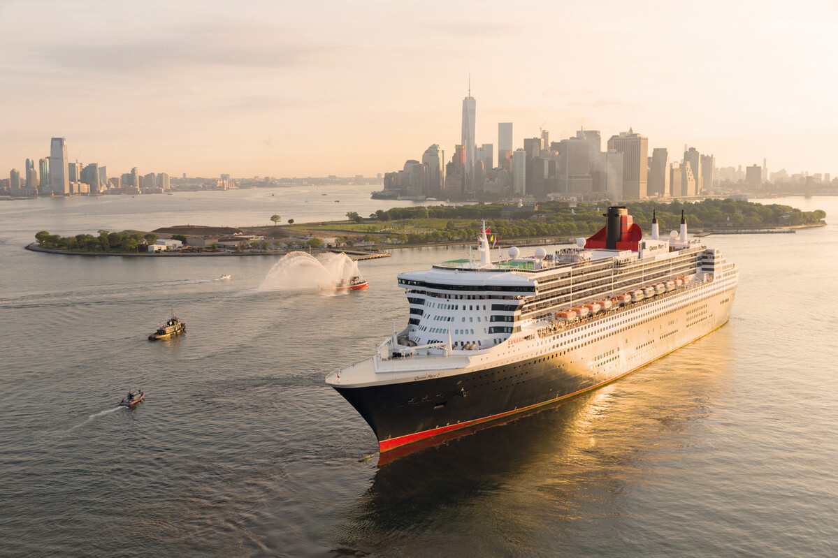 Fashion Week Queen Mary 2