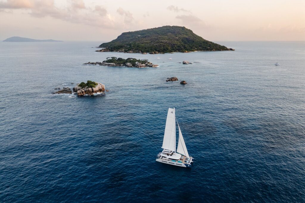 Die PONANT EXPLORATIONS GROUP ihre Flotte mit der Bestellung eines neuen Katamarans, der Spirit of Ponant II. weiter ausgebaut.