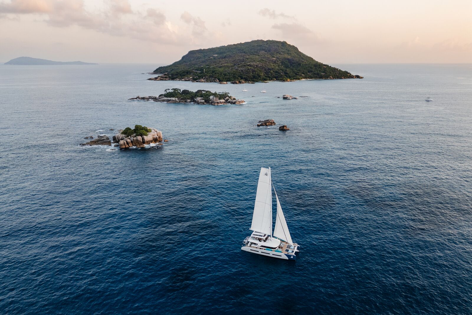 Die PONANT EXPLORATIONS GROUP ihre Flotte mit der Bestellung eines neuen Katamarans, der Spirit of Ponant II. weiter ausgebaut.