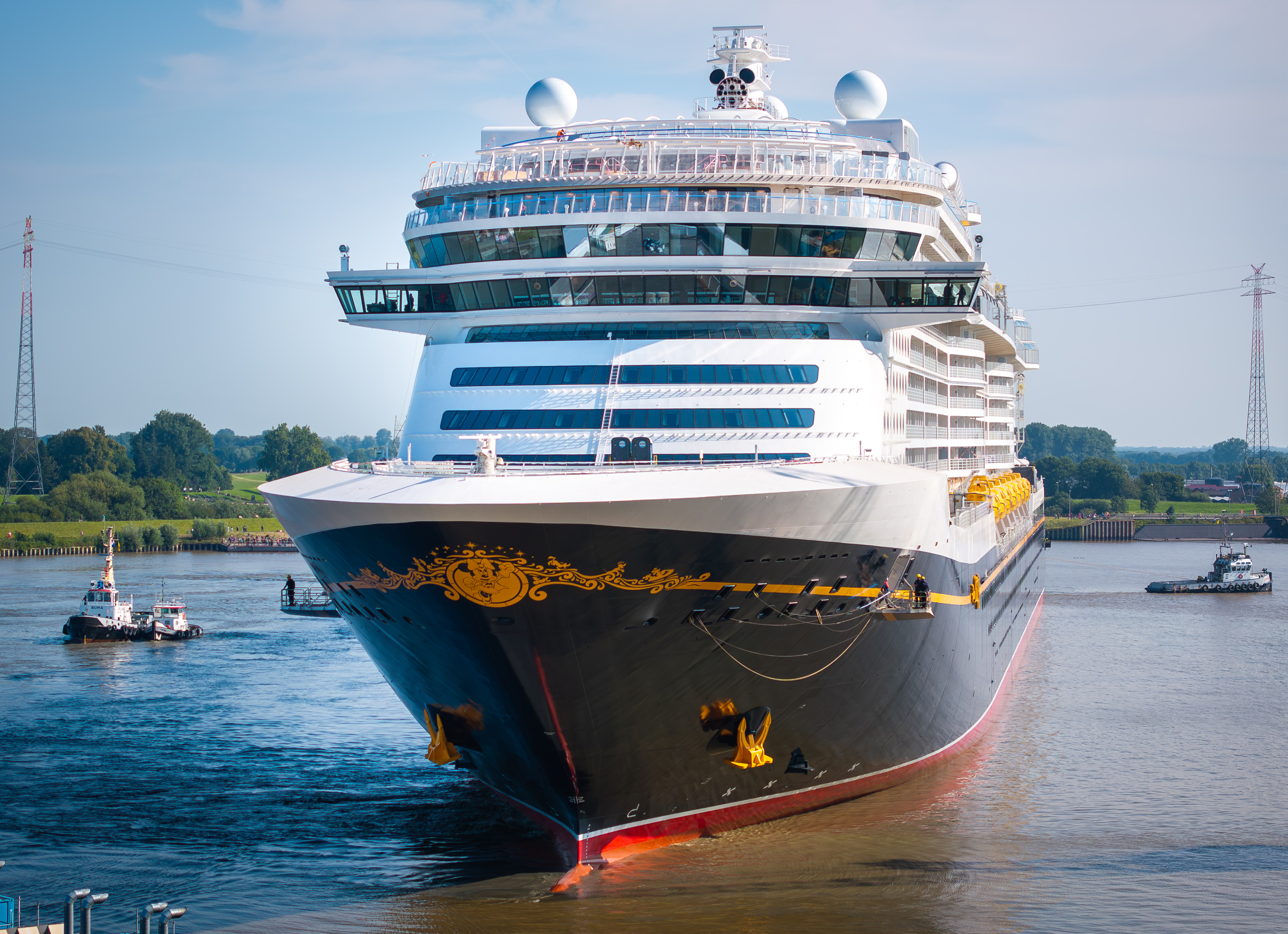 Die Disney Destiny soll am späten Freitagabend, den 19.09.2025 Papenburg verlassen und wird auf der Ems nach Eemshaven (NL) überführt.