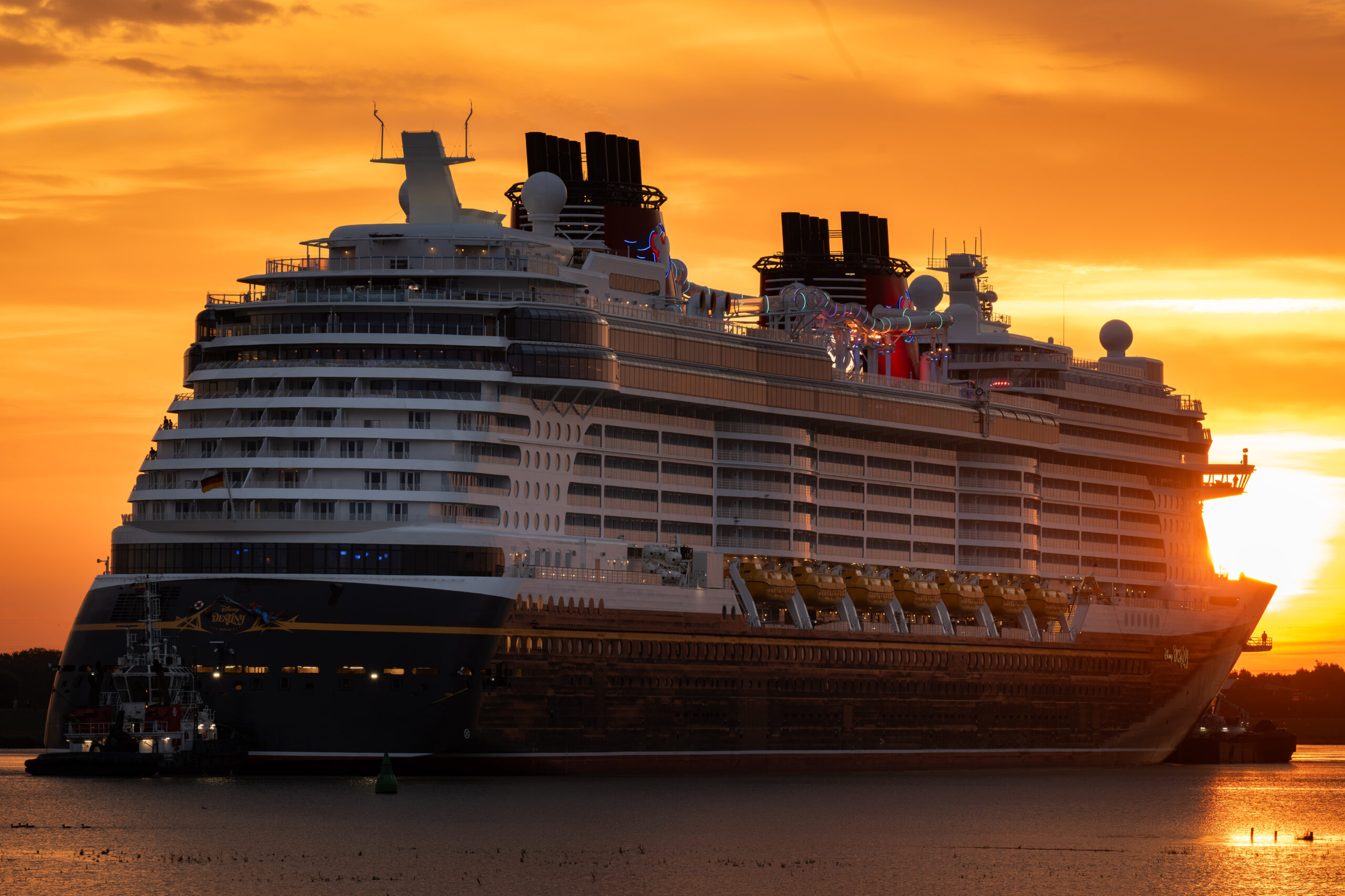Die MEYER WERFT hat mit der Disney Destiny ihr neuestes Kreuzfahrtschiff abgeliefert. Die Übergabe an Disney Cruise Line fand zwei Wochen früher als ursprünglich geplant statt
