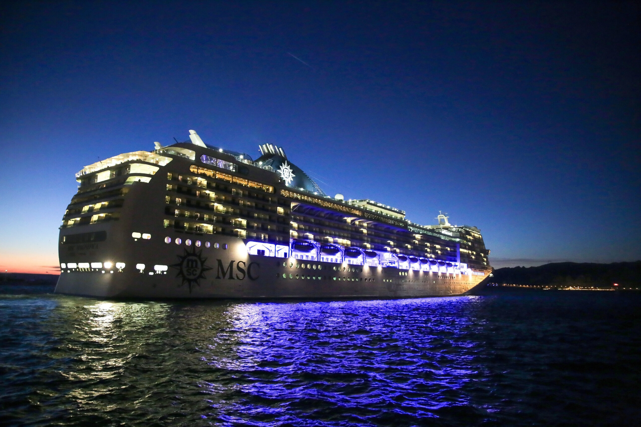 2027 geht die MSC Magnifica erstmals mit dem exklusiven MSC Yacht Club auf Weltreise: 63 elegante Suiten in fünf Kategorien