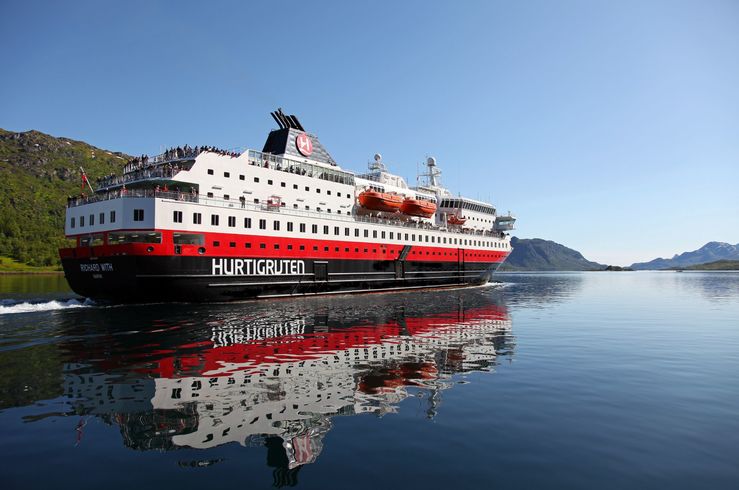 Erstmals nur mit Biokraftstoff: Hurtigruten vermeldet einen großen Erfolg auf dem Weg hin zur emissionsfreien Kreuzfahrt.