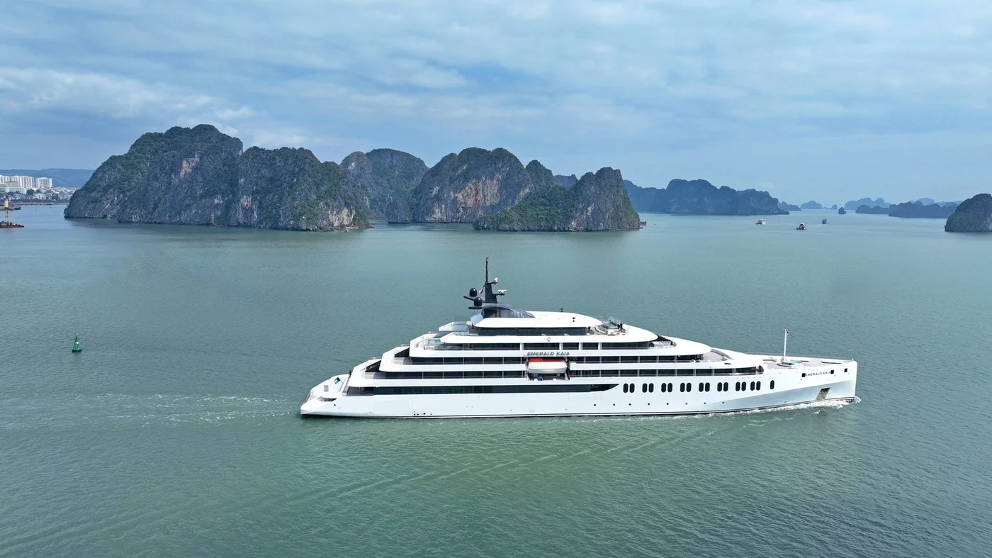 Emerald Cruises ernennt mit Kim Scoular und Ray Gilbert zwei langjährige Mitarbeitende zu Taufpaten der neuen Luxusyacht Emerald Kaia.