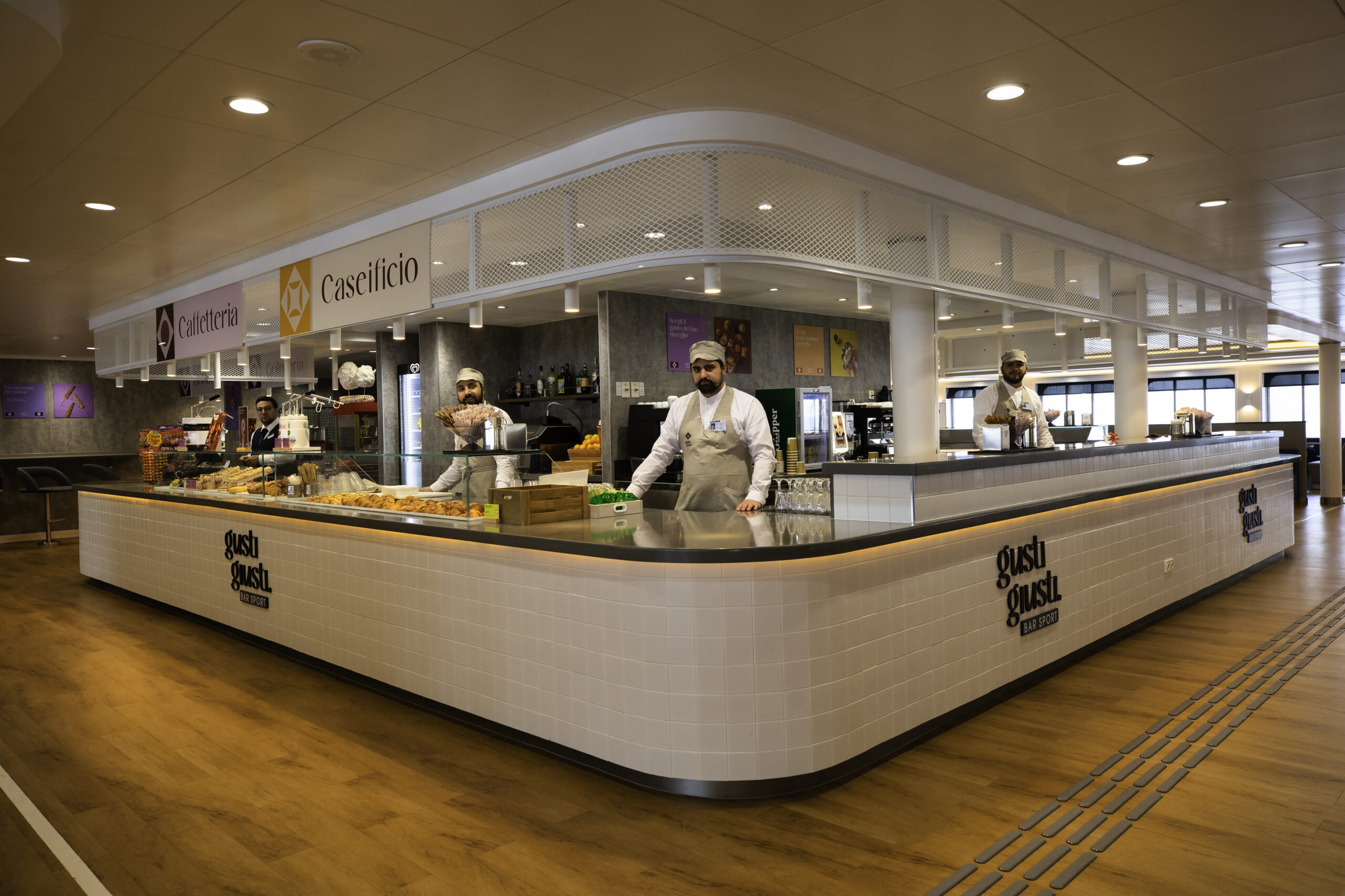 Ab sofort betreiben die Moby-Flaggschiffe Moby Fantasy und Moby Legacy eine eigene Käserei an Bord. Der „Angolo del Casaro”