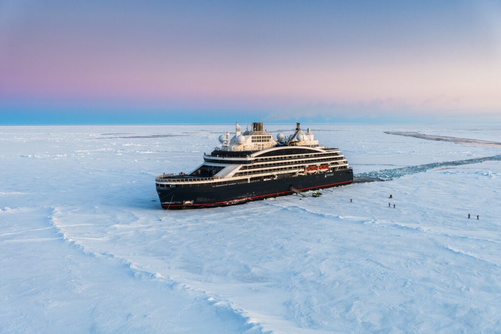 Eine Antarktis-Vollumrundung wird höchst selten gefahren: für PONANT steht eine Weltpremiere auf dem Plan. 2028 wird der Luxus-Eisbrecher Le Commandant Charcot 