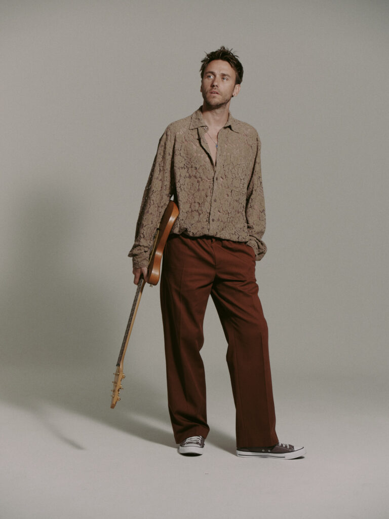 Emotionaler Höhepunkt einer neu veröffentlichten Sommer-Kurzreise der Europa 2 von Hapag-Lloyd Cruises ab Hamburg ist das Livekonzert von Clueso am Abend des 11. Juli 2026