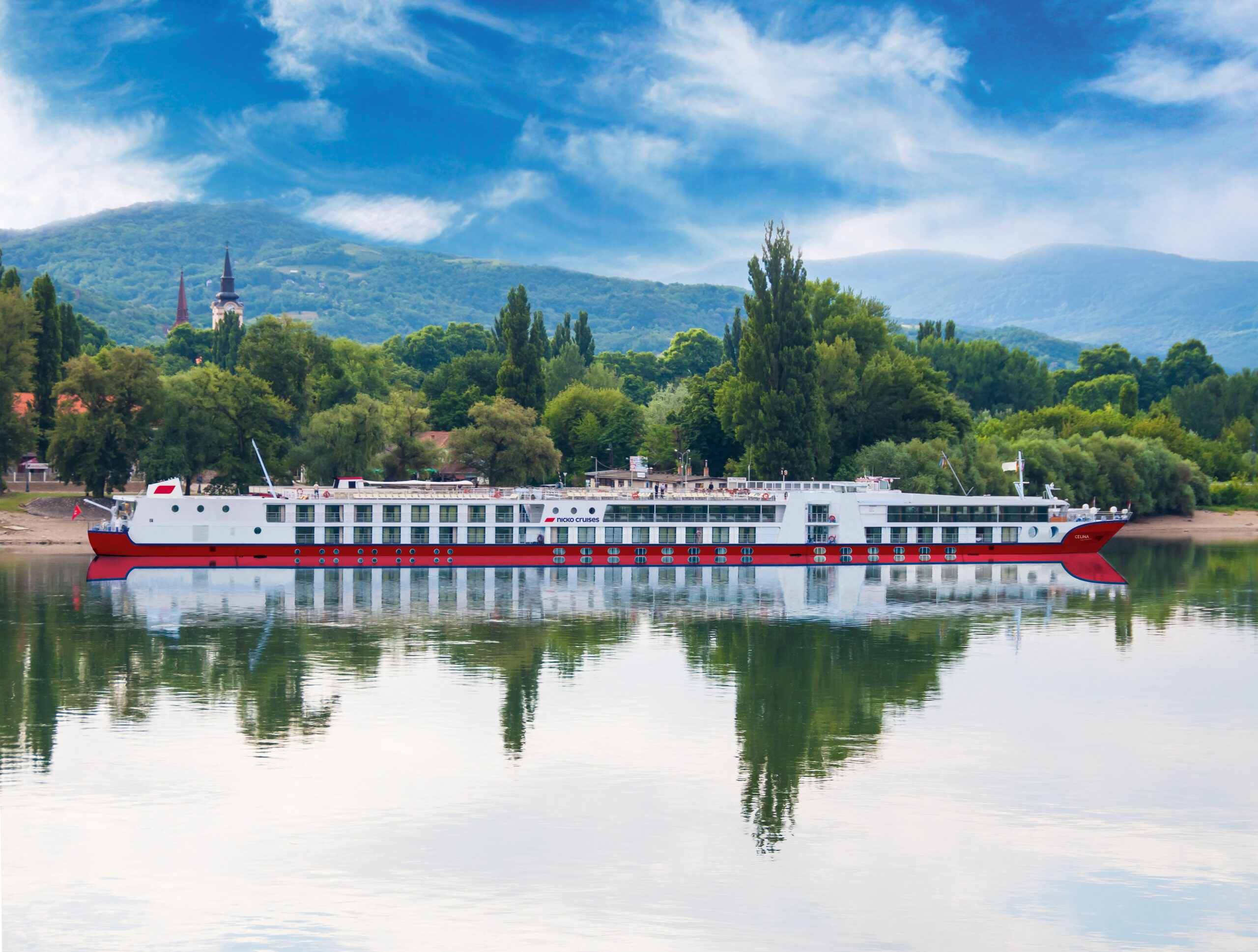 Zwischen Juni und Oktober lädt nicko cruises insgesamt zu neun Schiffsbesichtigungen in vier Städten ein. Den Auftakt im Juni