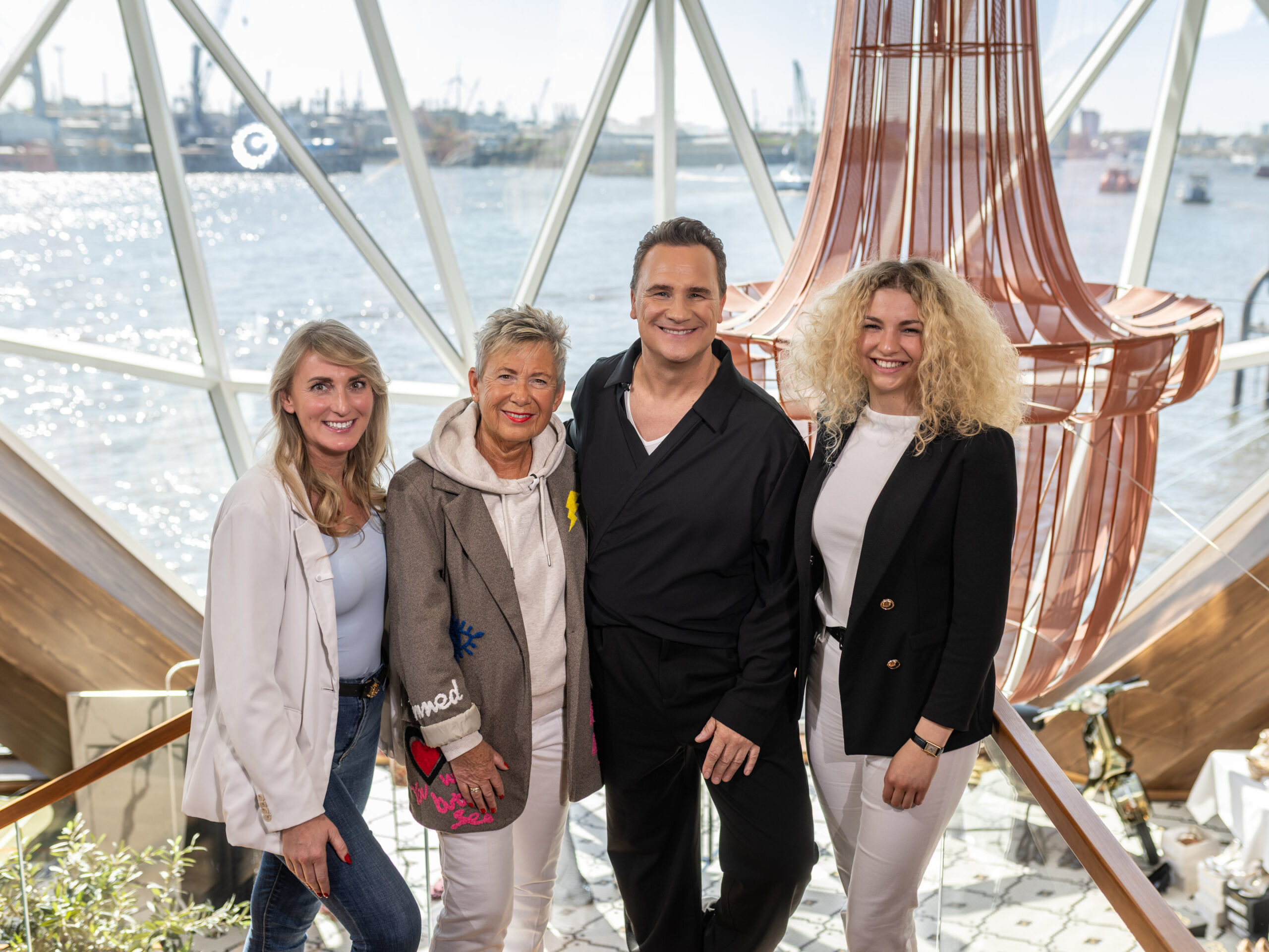 Erstmals in der Geschichte von TUI Cruises wird es drei Taufpatinnen für ein Schiff geben:  Julia (20 Jahre), Annabelle (35 Jahre) und Karin (67 Jahre)