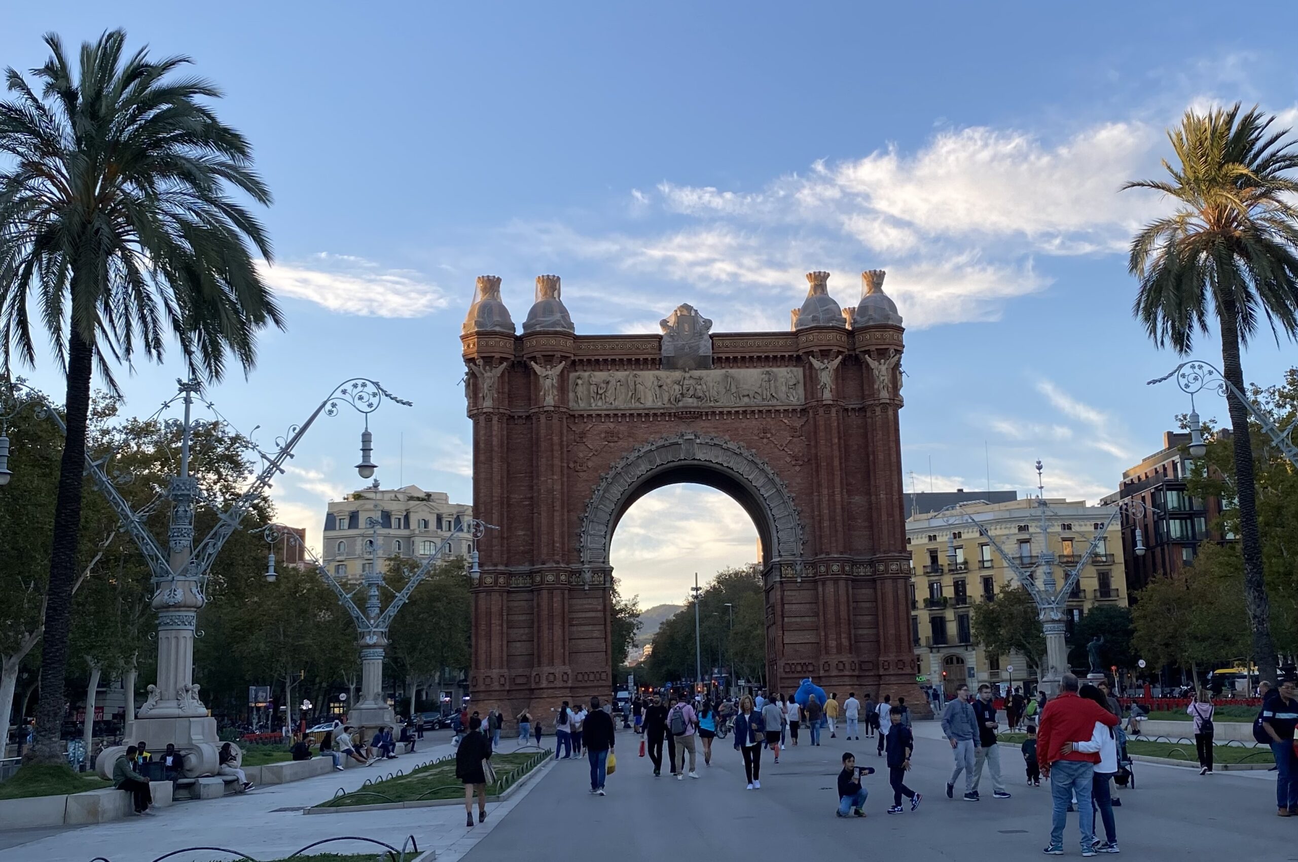 Die Behörden in Barcelona wollen die Touristensteuer für Kreuzfahrer, die nur kurz in der Stadt anlegen, drastisch erhöhen.
