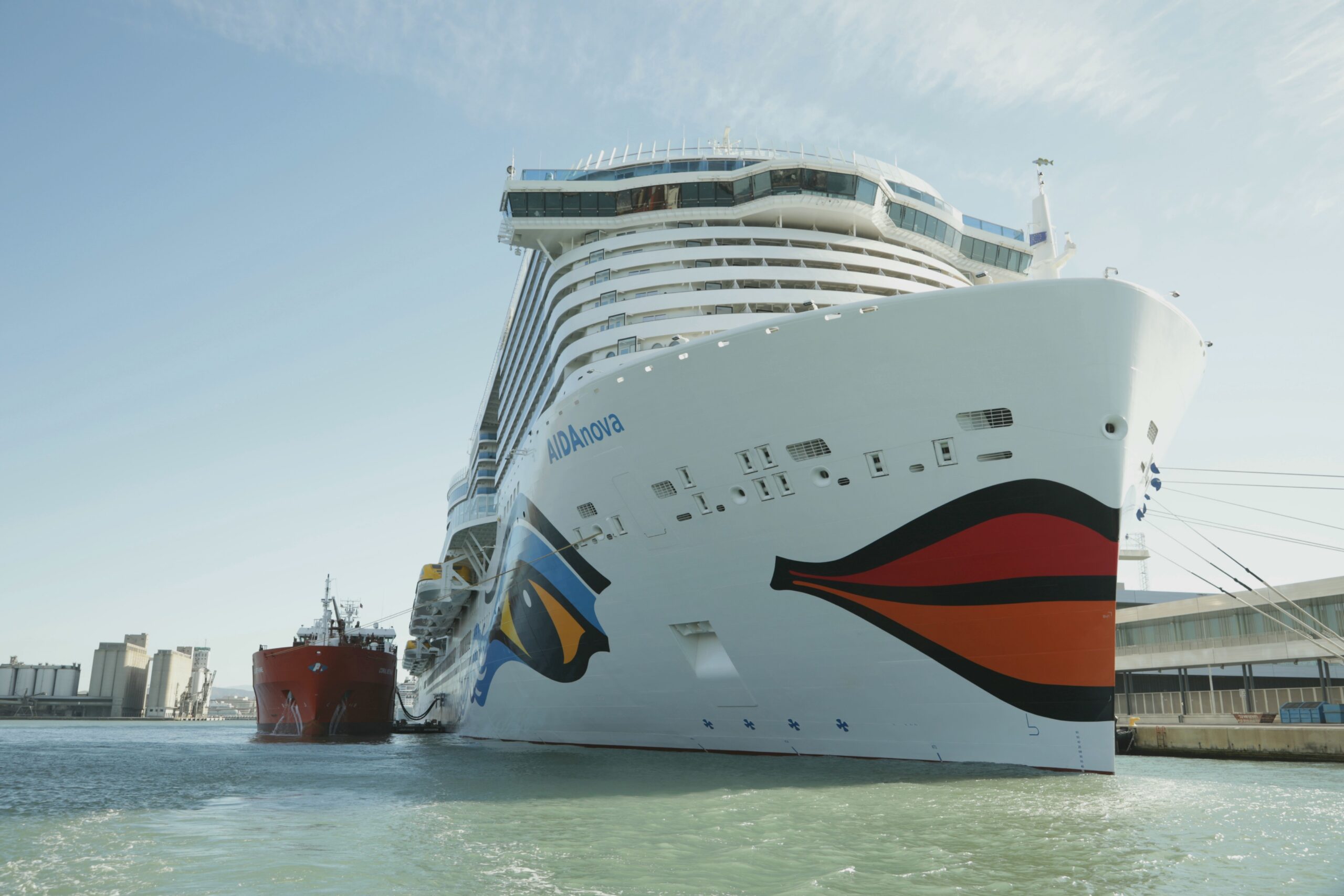AIDA Cruises lädt mit sechs ausgewählten Specials zu Musik, Comedy, Wellness, Dart, Wintersport und Familienunterhaltung ein.