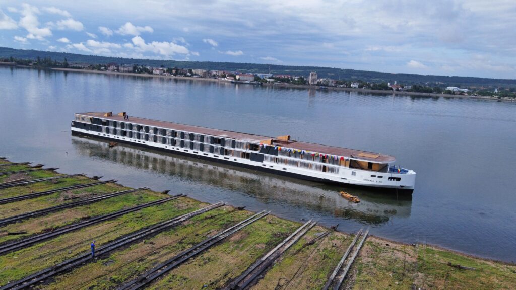 Emerald Cruises & Tours feiert den Stapellauf der Emerald Lumi: