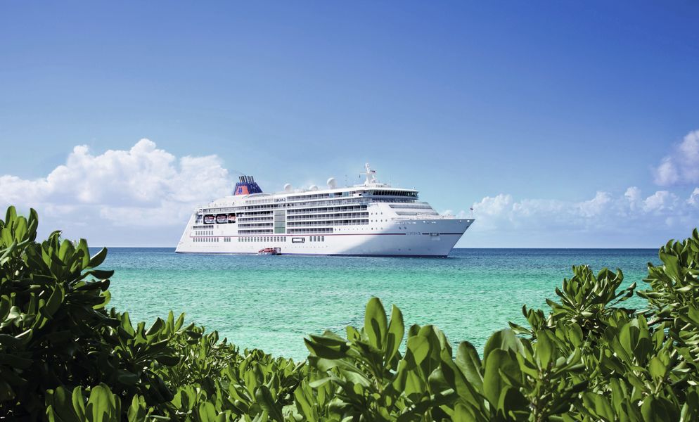 Zwischen Advent, Weihnachten und Jahreswechsel führen die Routen von Hapag-Lloyd Cruises auf den kleinen Luxus- und Expeditionsschiffen zu karibischen Inselwelten und dem Indischen Ozean.