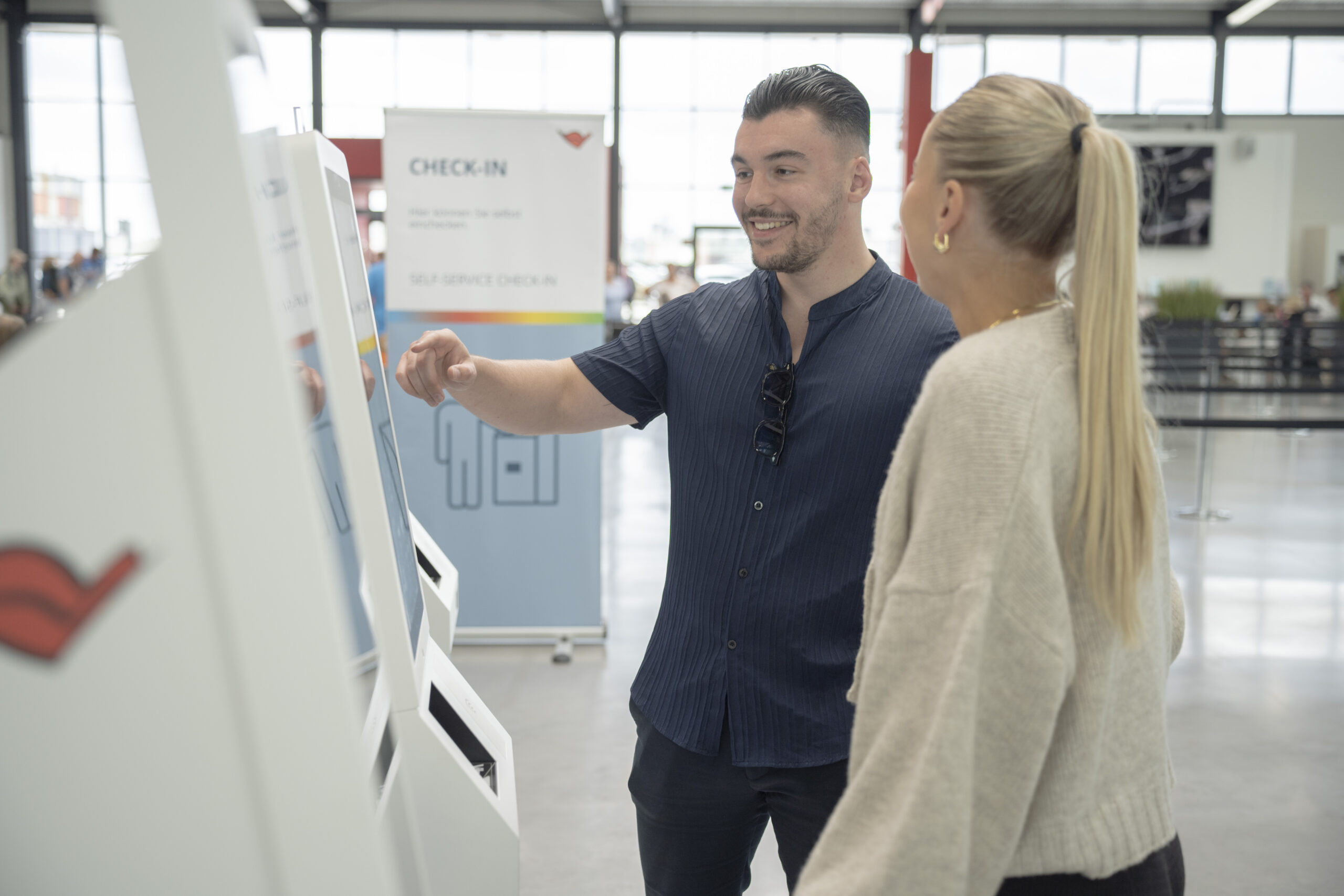 AIDA Cruises testet erstmals mit allen Gästen einen digitalen Self-Check-in. Am Cruise Terminal Hamburg-Steinwerder