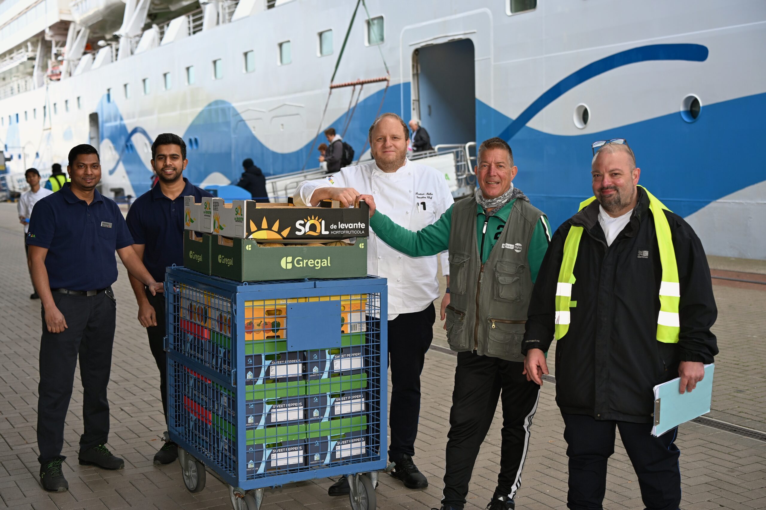 AIDA Cruises intensiviert sein Engagement in den Regionen seiner Abfahrtshäfen und kooperiert nun auch mit der Rostocker Tafel.